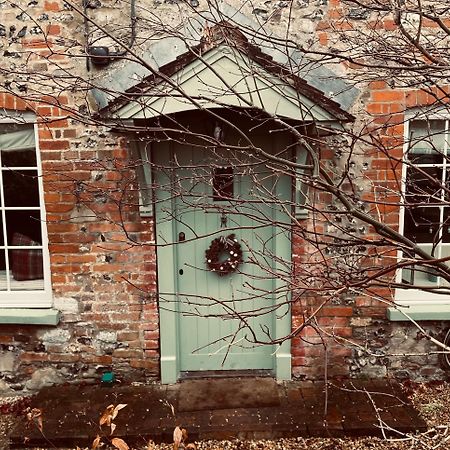 Historic, Traditional & Spacious Wiltshire Cottage Shrewton Dış mekan fotoğraf