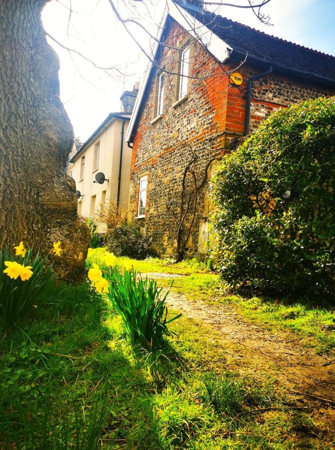 Historic, Traditional & Spacious Wiltshire Cottage Shrewton Dış mekan fotoğraf