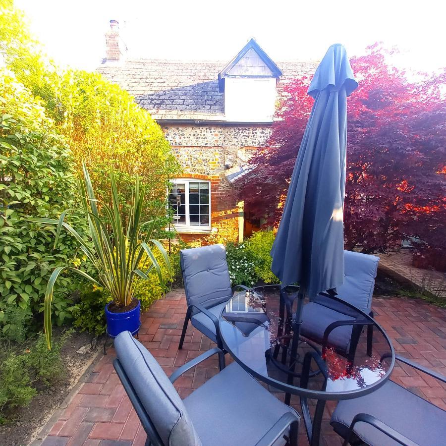 Historic, Traditional & Spacious Wiltshire Cottage Shrewton Dış mekan fotoğraf